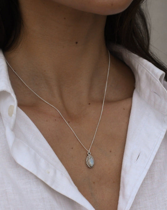 Collar Amuleto Piedra Luna - silver