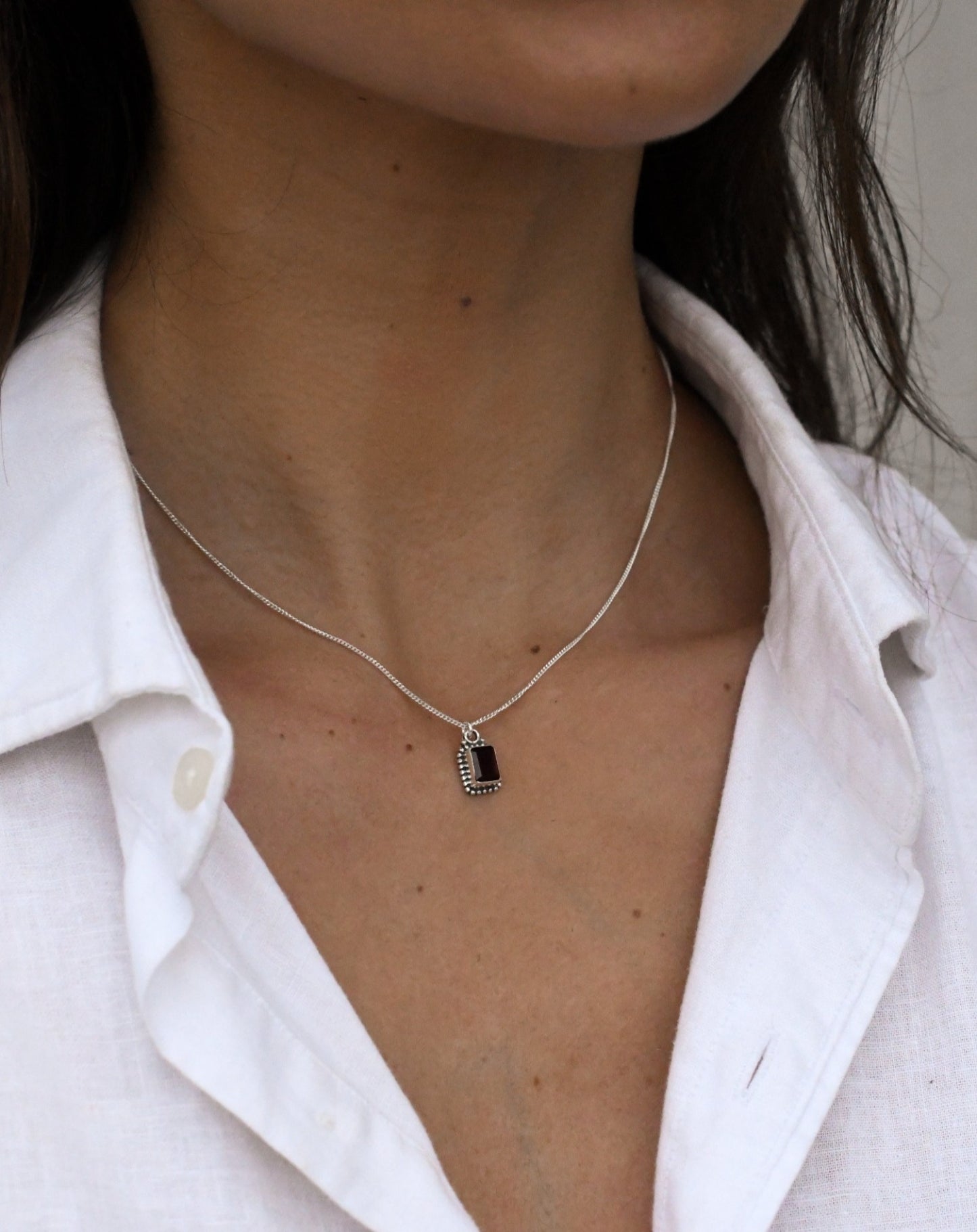 Collar Amuleto Granate - silver