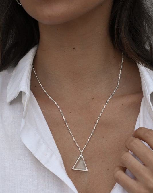 Collar Triángulo Cuarzo Cristal - silver